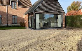 The Conservatory, A Cosy Holiday Home Located Central Between Gent Antwerpen & Brussel